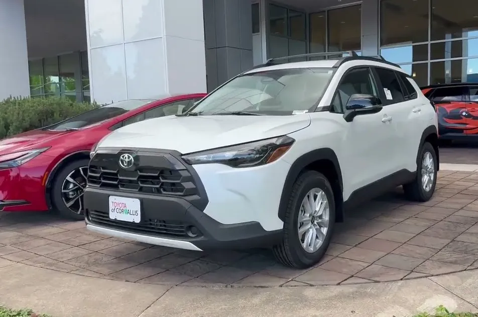 Toyota Corolla Cross LE Price in Sri Lanka 2026